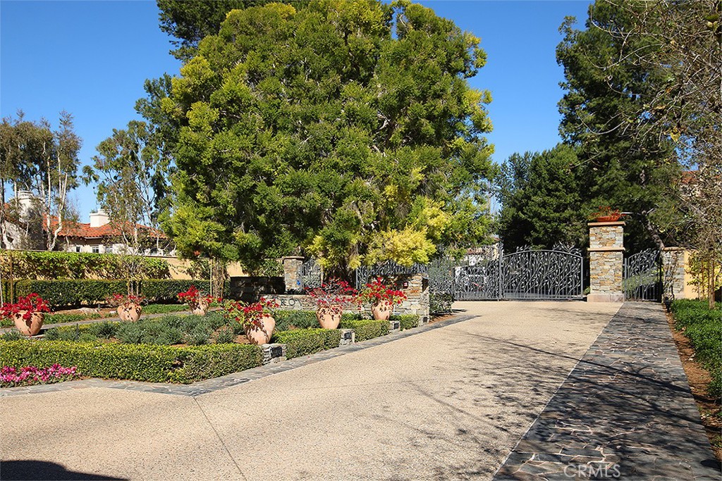 Stylishly Furnished Coastal Retreat in the Prestigious Gated Community of Trovare
Step into comfort and coastal elegance with this upgraded 3-bedroom, 2.5-bath home tucked inside the sought-after enclave of Trovare. From the moment you enter, the travertine flooring and gracefully tiered steps set a tone of timeless sophistication throughout the entire residence.
The kitchen and baths shine with rich granite countertops, while the fireplace adds warmth and character. The primary suite offers a walk-in shower and built-in cabinetry with a charming cushioned bench—your own cozy reading nook. The second bath features a deep soaking tub, perfect for winding down after a day of sun and surf. Throughout the home, classic plantation shutters lend an airy, coastal vibe.
As a Trovare resident, you'll enjoy access to a sparkling community pool and spa, as well as membership at the exclusive Coastal Canyon clubhouse—featuring an Olympic-sized saltwater pool, spa, lighted tennis courts, sports courts, and scenic parkland.
Ideally located near the golden sands of Crystal Cove Beach, the world-renowned Pelican Hill Golf Club & Spa, and the upscale shopping and dining at Fashion Island—this home offers the ultimate blend of comfort, style, and Southern California luxury.