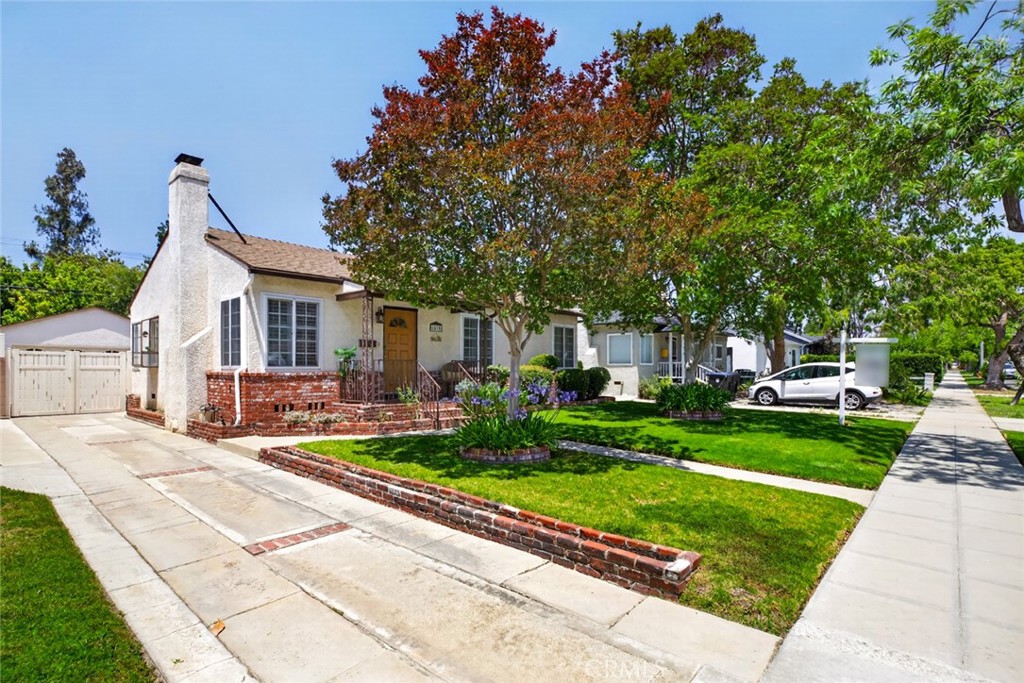 1835 N Maple
