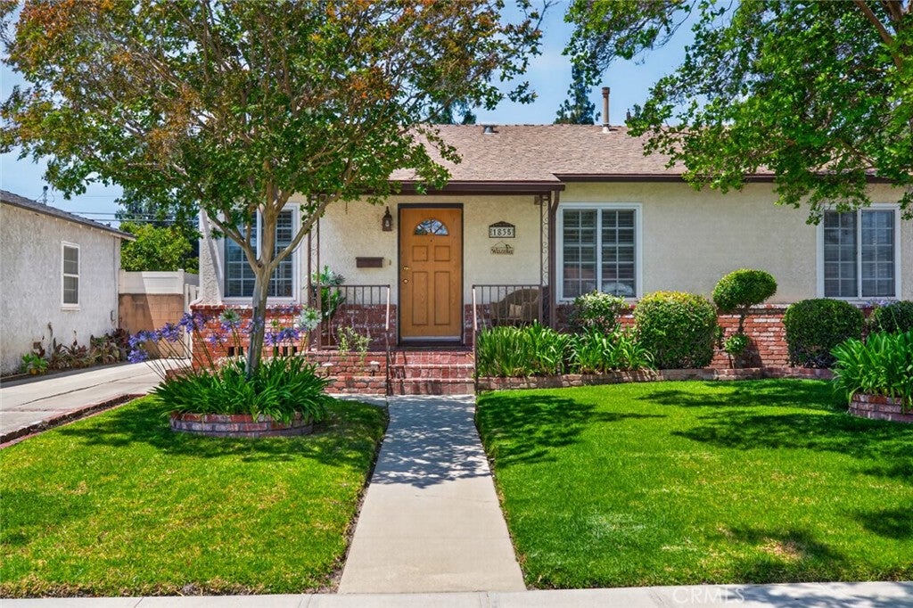 1835 N Maple