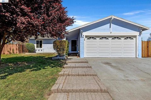 Photo of 2636 Rainier Ct Ct, Union City, CA 94587 (MLS # 41130110)