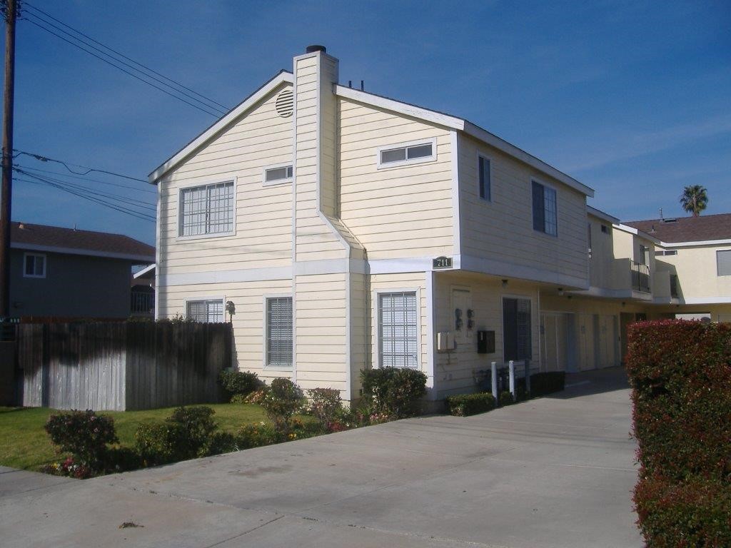 3 Bedroom - 3 Bath. 3 Master Bedroom each with own bath. One large bedroom downstairs with private bath. Inside and Outside entry.
1 Car Garage plus covered Car Port. Coin Op Laundry shared with Unit B. Renovated with new carpet, paint and fixtures. New Gas Range.
Includes a refrigerator though not warranted. Ceiling fan in Kitchen Eating Area. Balcony off Kitchen eating area and private patio off downstairs bedroom.