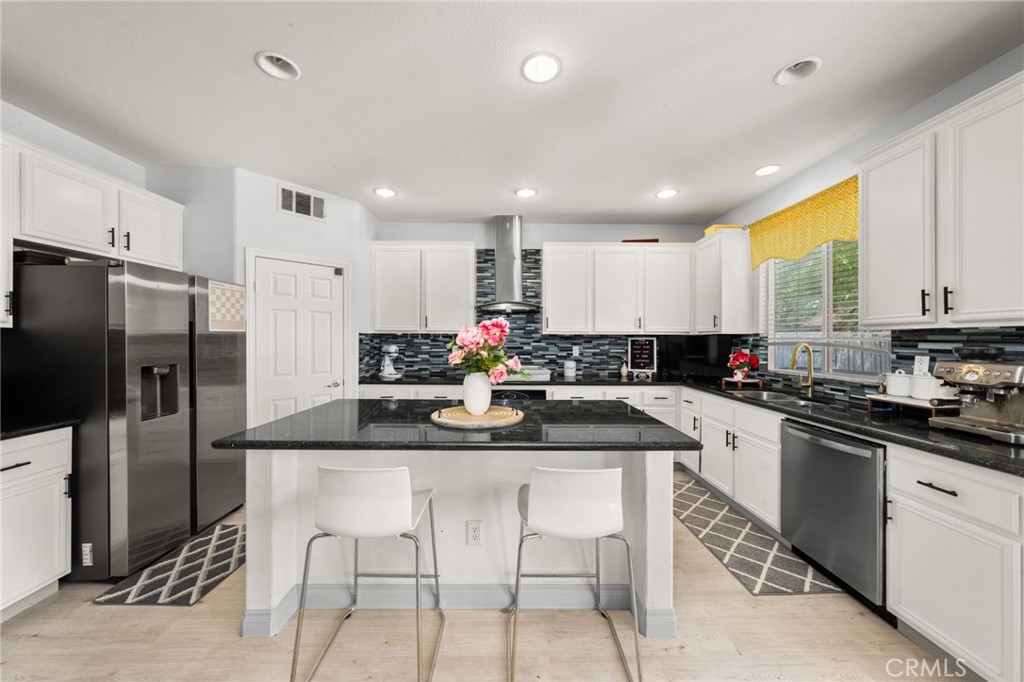 13607 Mayflower Street