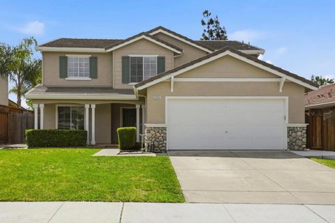 Photo of 2592 Glenview Drive, Hollister, CA 95023 (MLS # ML82042863)