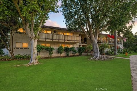 2266 Via Puerta A Laguna Woods CA 92637