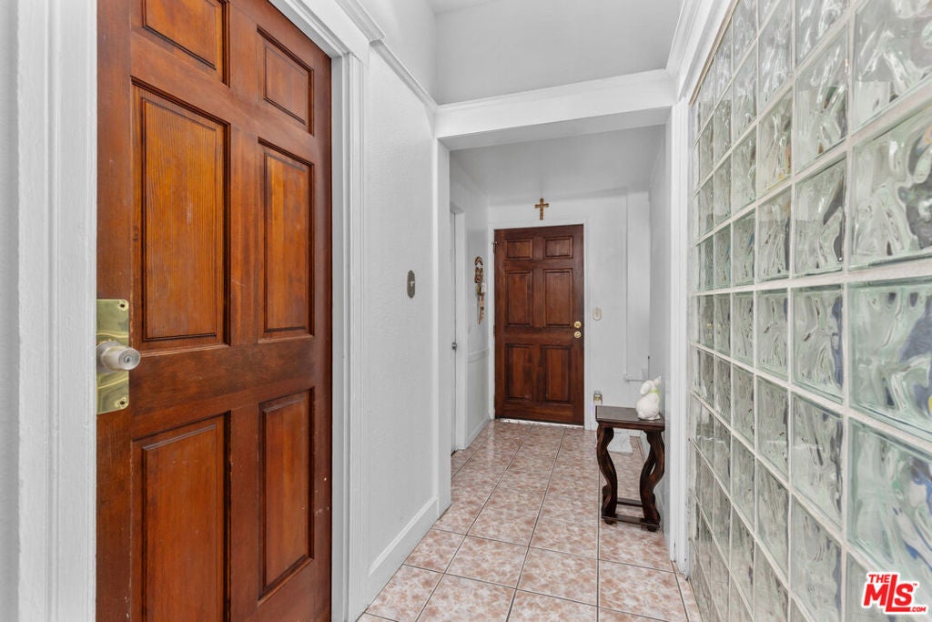 1379 W 37th Place
