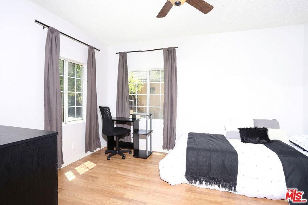 1379 W 37th Place