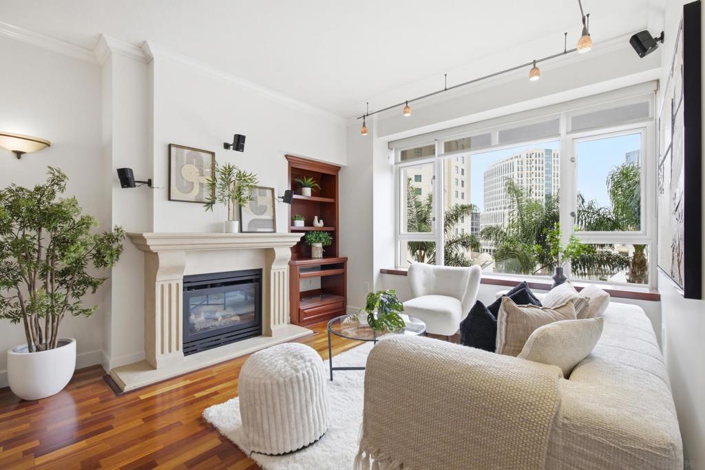 700 W Harbor Dr 608