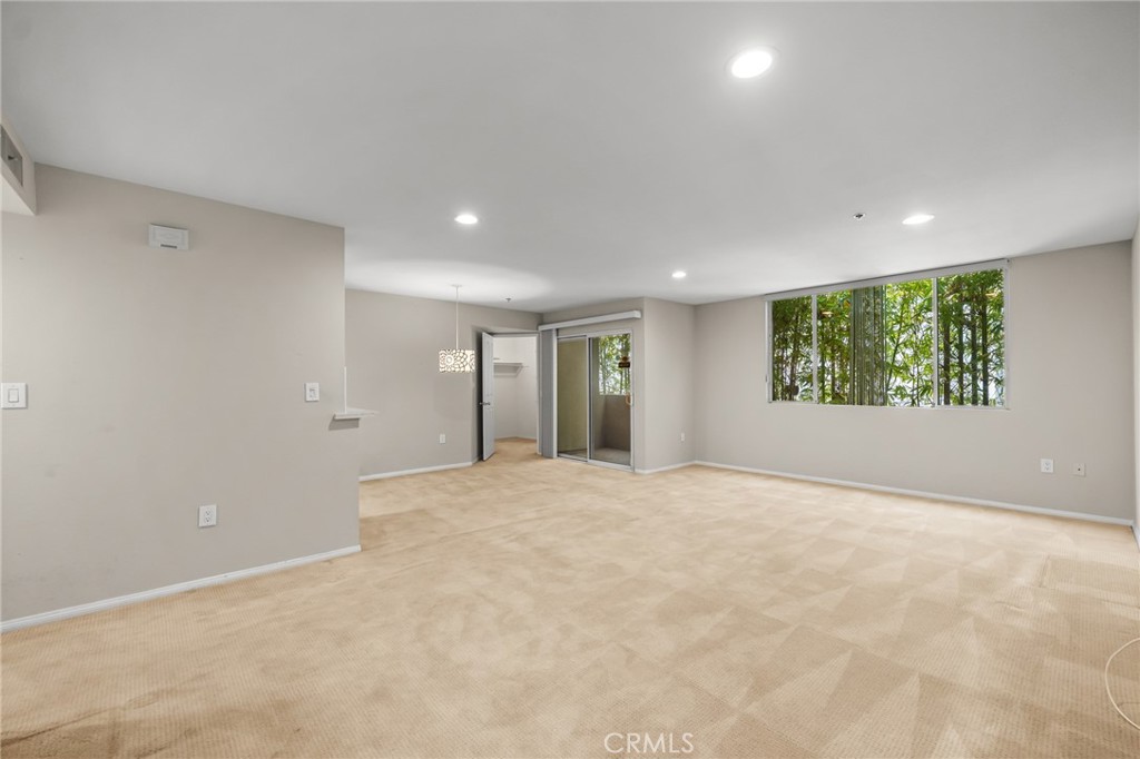 4501 Cedros 220