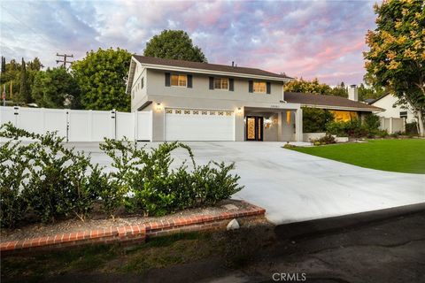 Photo of 19201 Barrett Lane, North Tustin, CA 92705 (MLS # OC25237892)