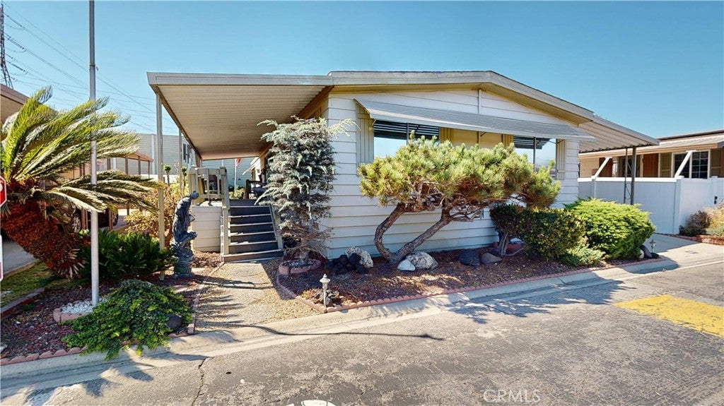 3595 Santa Fe Avenue 112