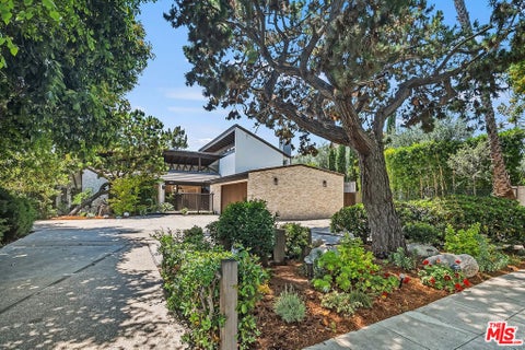 Photo of 515 N Roxbury Drive, Beverly Hills, CA 90210 (MLS # 26989497)