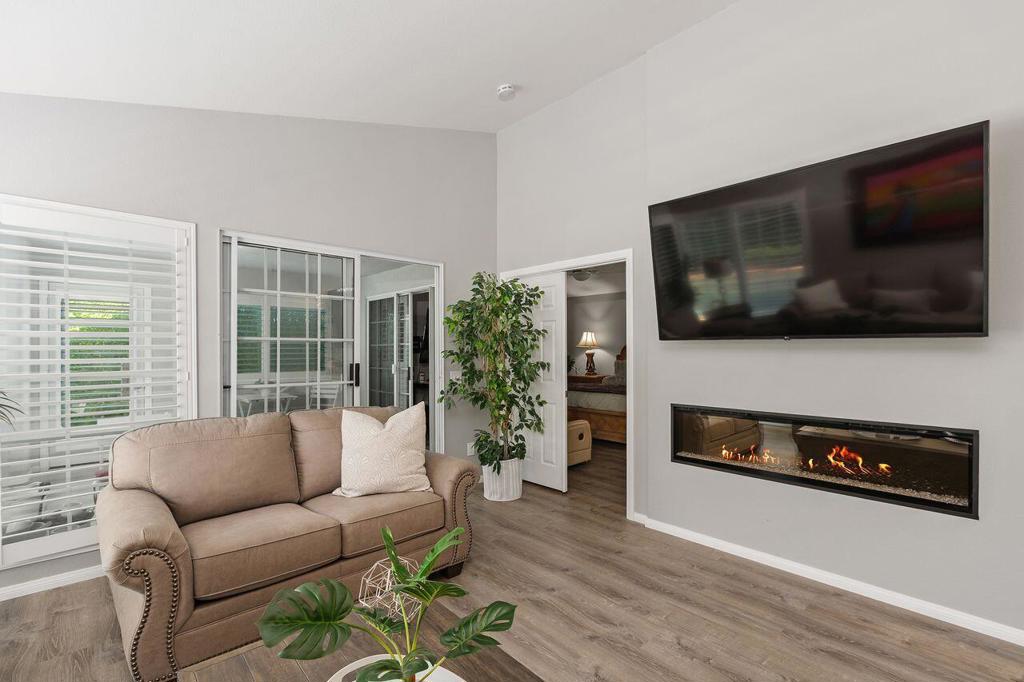 Desert Breezes - Residential Lease