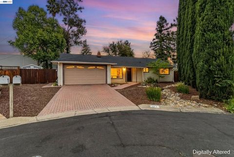 Photo of 174 Loralee Pl Pl, Pleasant Hill, CA 94523 (MLS # 41125887)