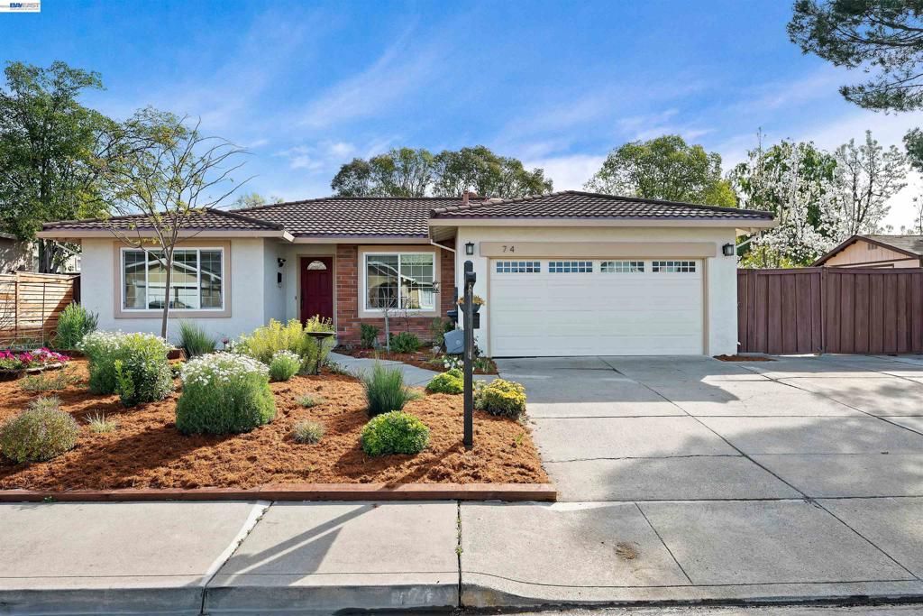 Photo of 74 Ryegate Pl, San Ramon, CA 94583 (MLS # 41127285)