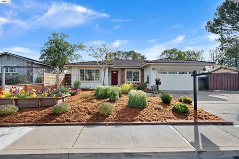 Photo of 74 Ryegate Pl, San Ramon, CA 94583 (MLS # 41127285)