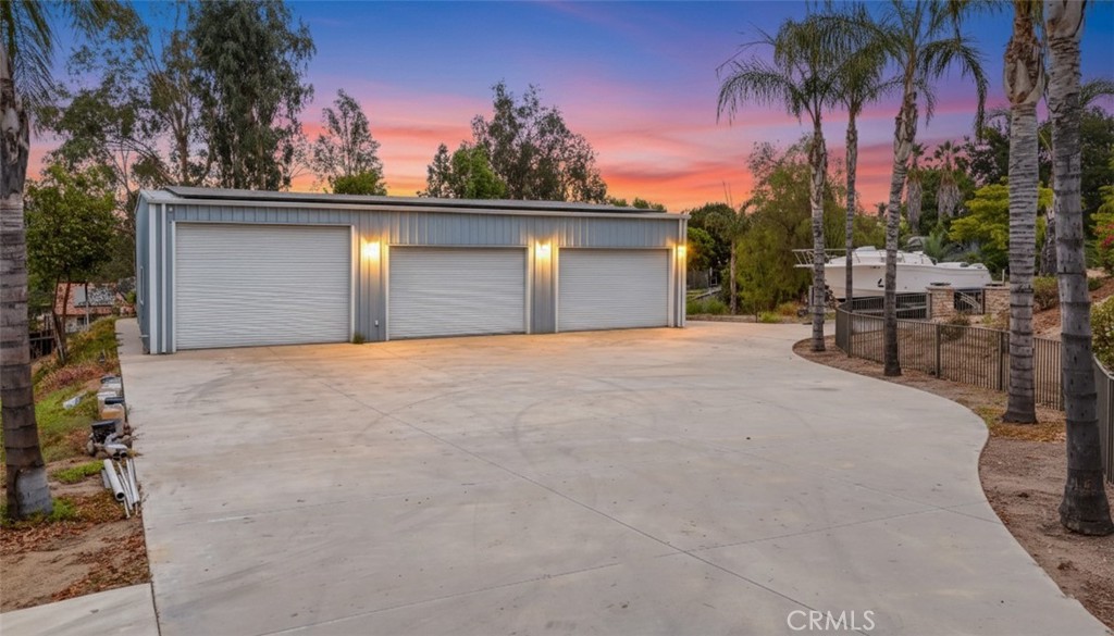 17289 Mariposa Avenue