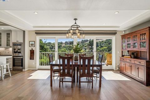 Photo of 682 Jennie Ct Ct, Lafayette, CA 94549 (MLS # 41114064)