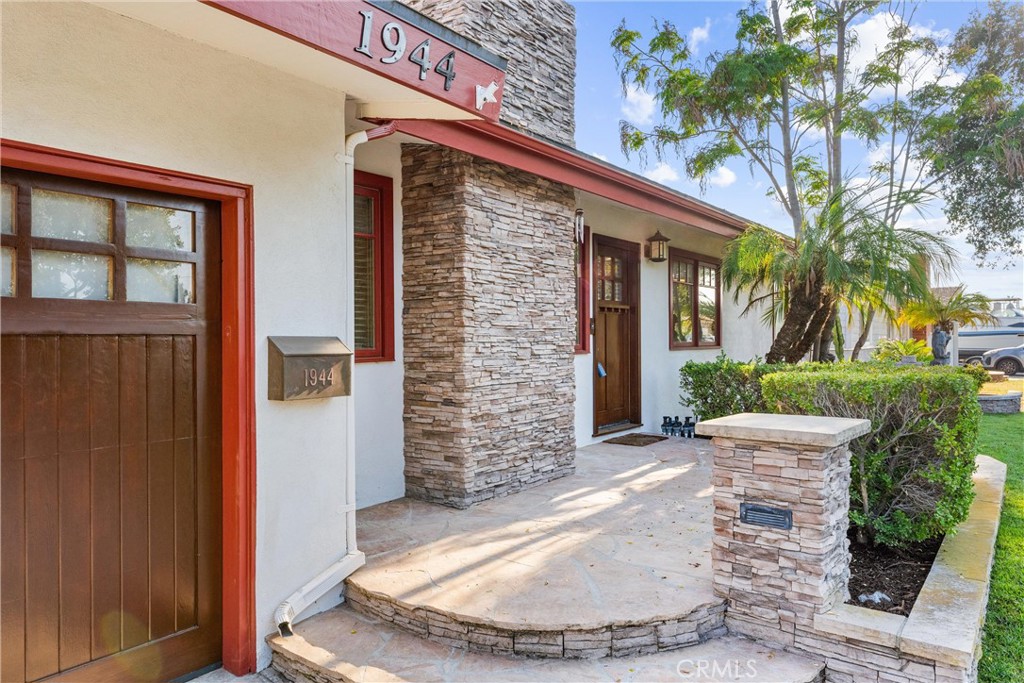 1944 W Lullaby Lane