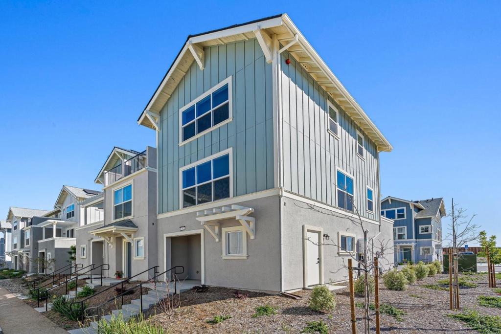 102 Skyline Vista Way