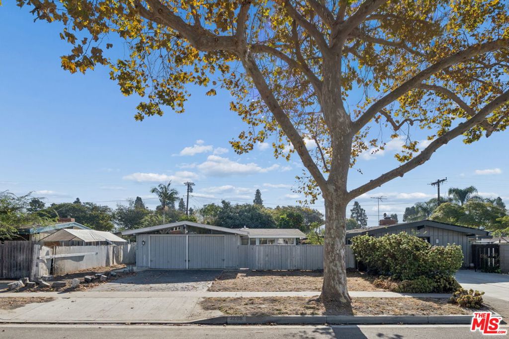3208 N Studebaker Road