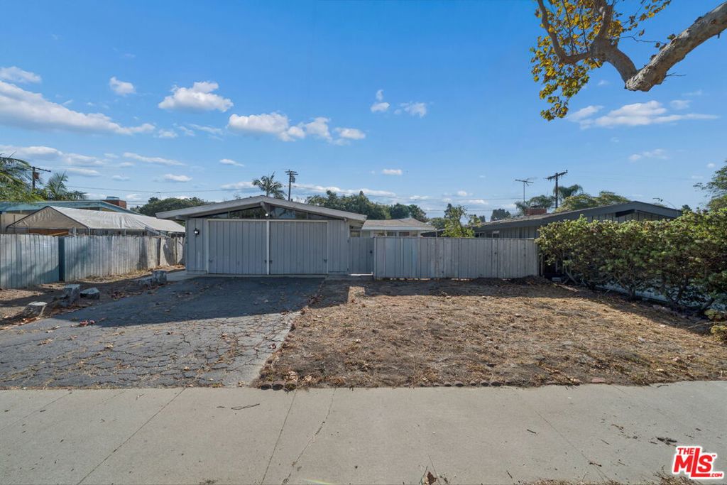 3208 N Studebaker Road