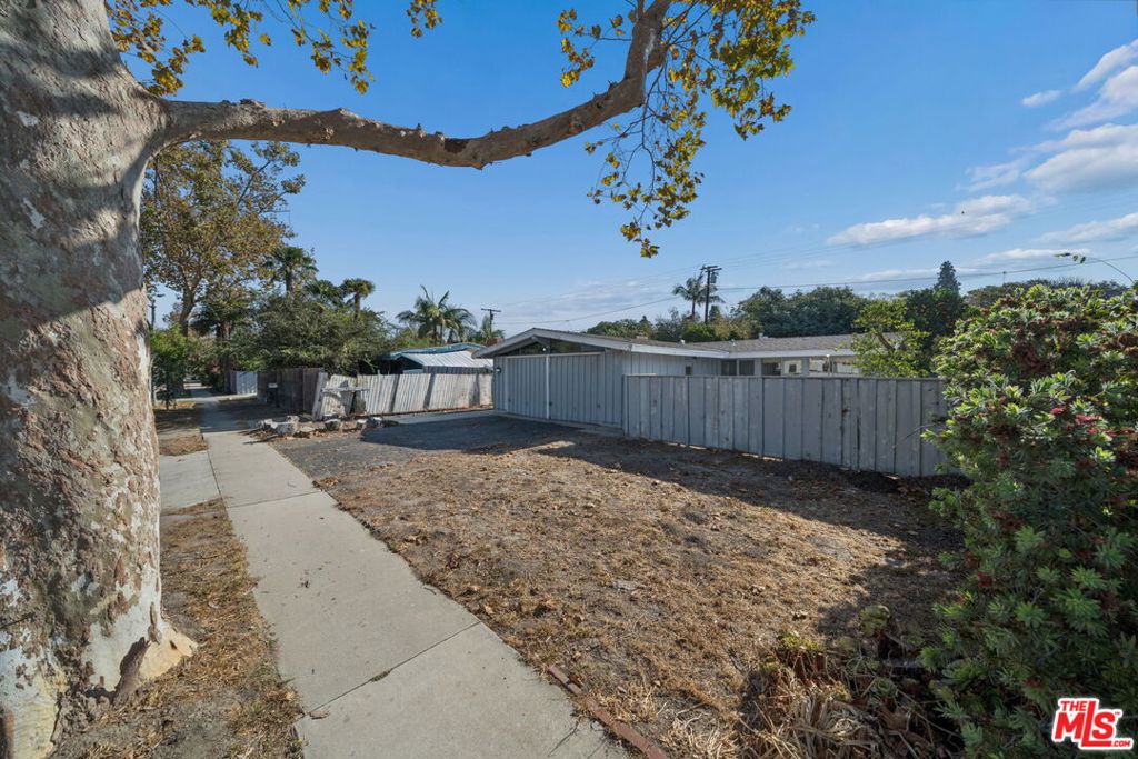 3208 N Studebaker Road