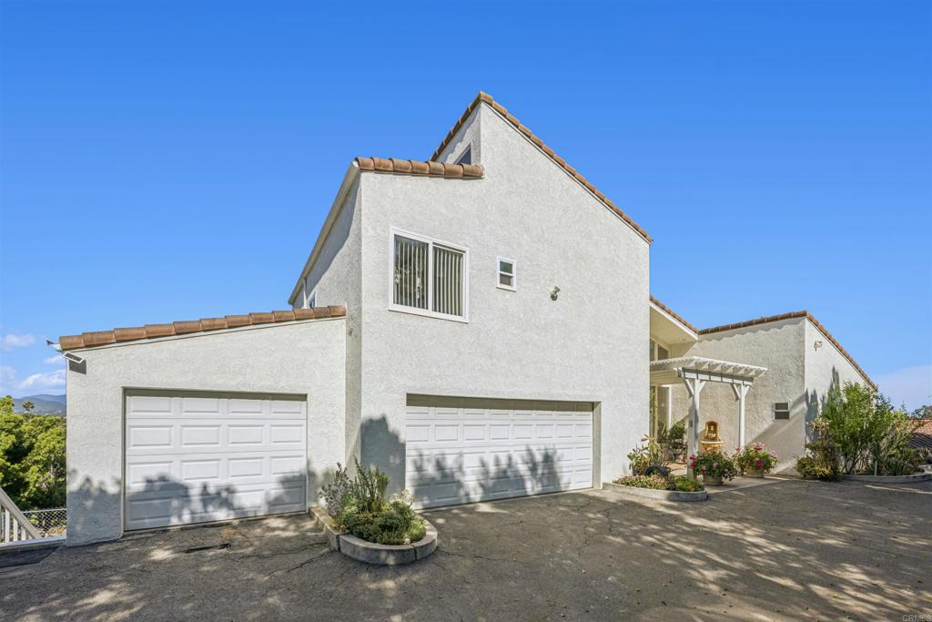 3016 Alta Vista Dr
