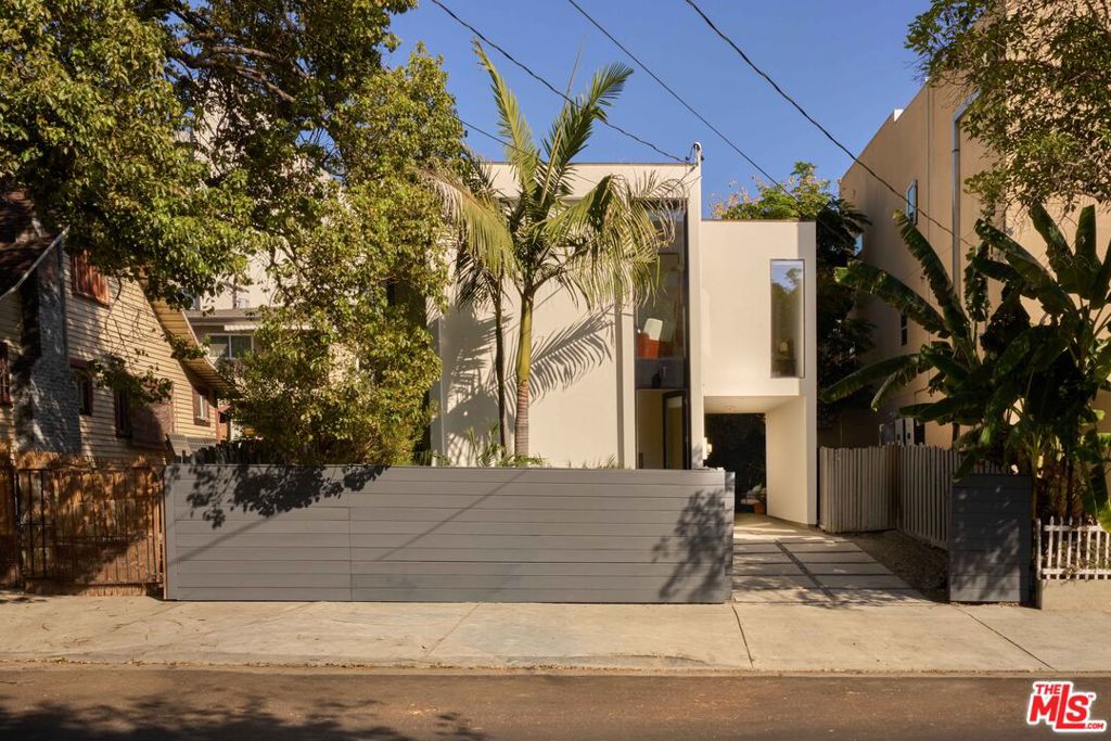 Photo of 304 N Mountain View Avenue, Los Angeles, CA 90026 (MLS # 26880053)