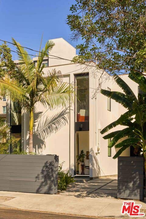 Photo of 304 N Mountain View Avenue, Los Angeles, CA 90026 (MLS # 26880053)