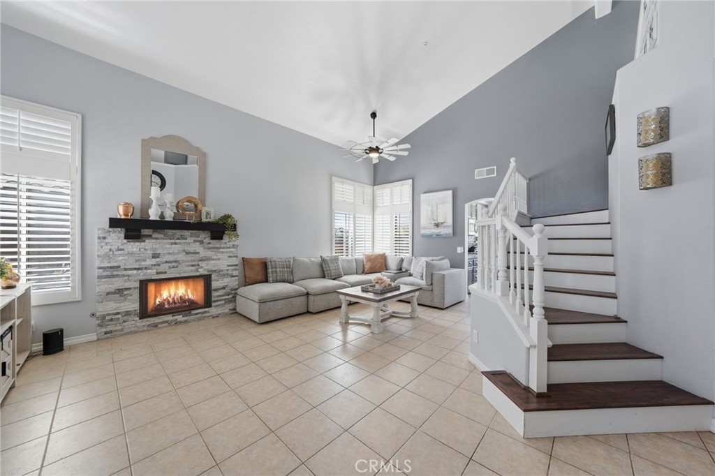 12184 Knoll Crest