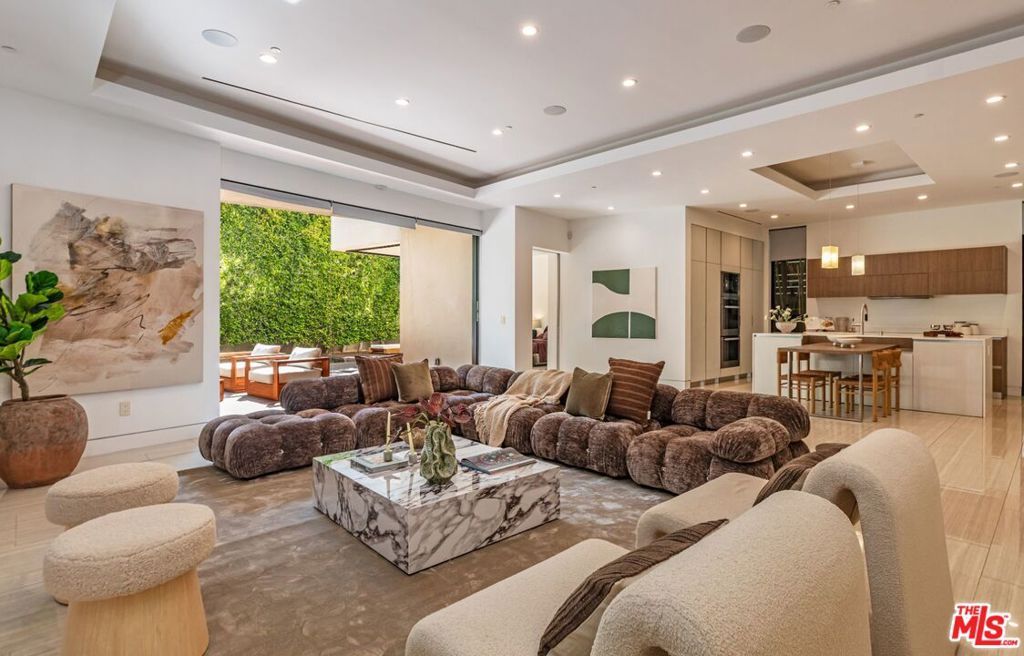 Photo of 350 N Harper Avenue, Los Angeles, CA 90048 (MLS # 26731801)