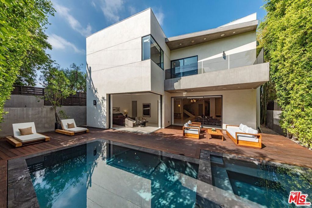 Photo of 350 N Harper Avenue, Los Angeles, CA 90048 (MLS # 26731801)