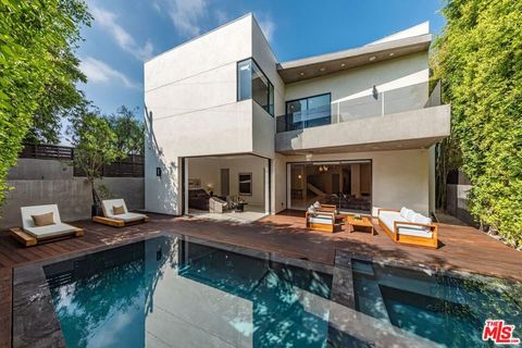 Photo of 350 N Harper Avenue, Los Angeles, CA 90048 (MLS # 26731801)