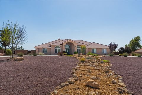 Photo of 19501 Kinai RD, Apple Valley, CA 92307 (MLS # HD26115724)