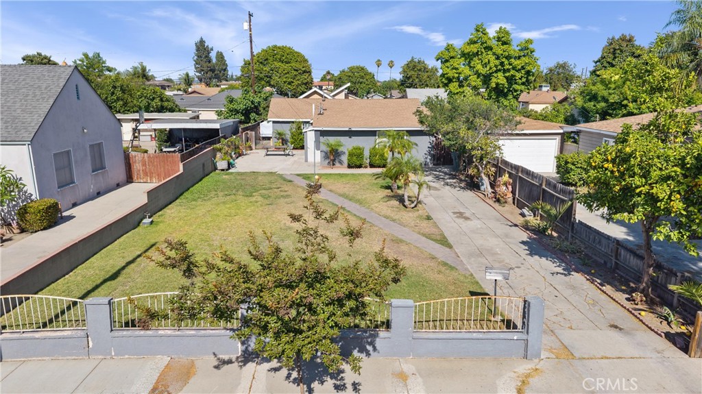 Rare Investment Opportunity in Prime Buena Park!
Welcome to 6362 Darlington Ave, a unique property offering two detached living areas on a spacious 6,534+ sq ft lot, located in one of Buena Park’s most desirable neighborhoods.
While public records list the home as a 2-bedroom, 1-bath SFR, the actual layout includes:
Front unit: 2 bedrooms, 1 bathroom, and a kitchen.
Rear original house: 3 bedrooms, 1 bathroom, a large living room, and an kitchen with granite countertops
With two separate structures, this property presents incredible potential for, rental income, or multi-generational living (buyer to verify with city). Located near top-rated schools, shopping, dining, and freeway access, this is an ideal opportunity for investors or homeowners looking to maximize value.
Don’t miss the chance to own in a high-demand area with flexibility, space, and upside potential.
