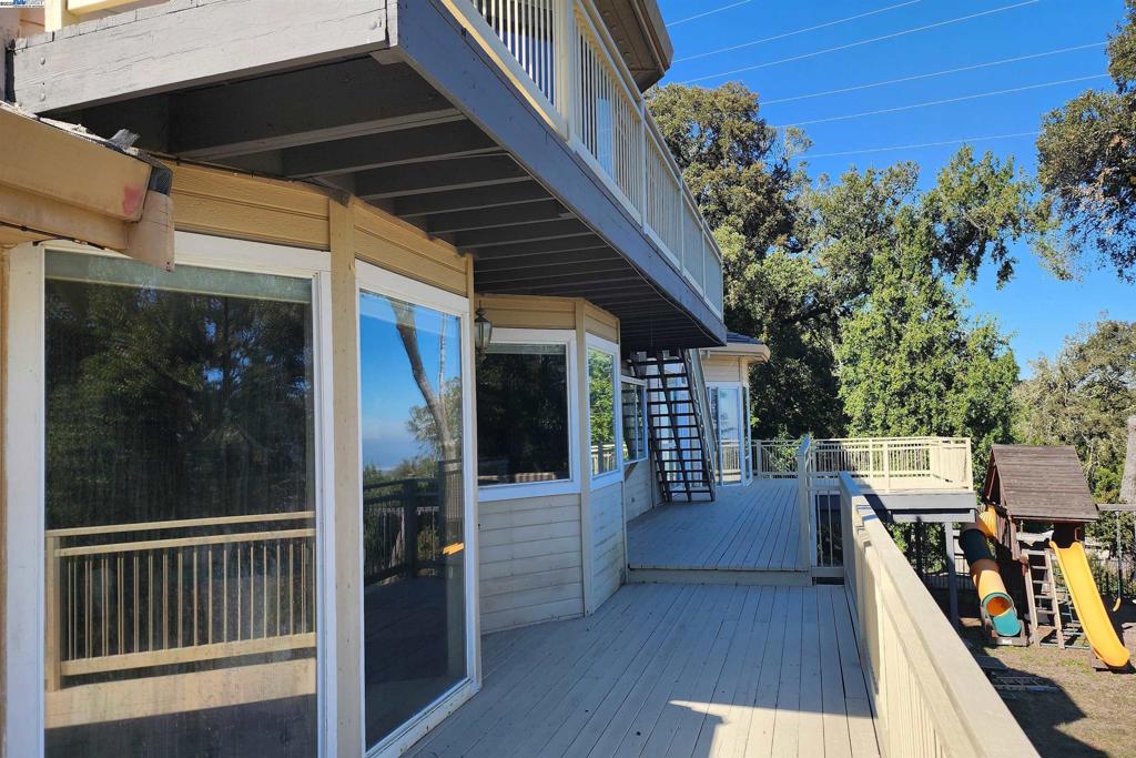 WOODSIDE HILLS - Residential