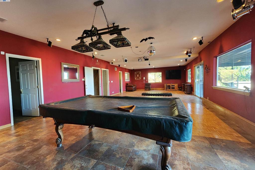 WOODSIDE HILLS - Residential