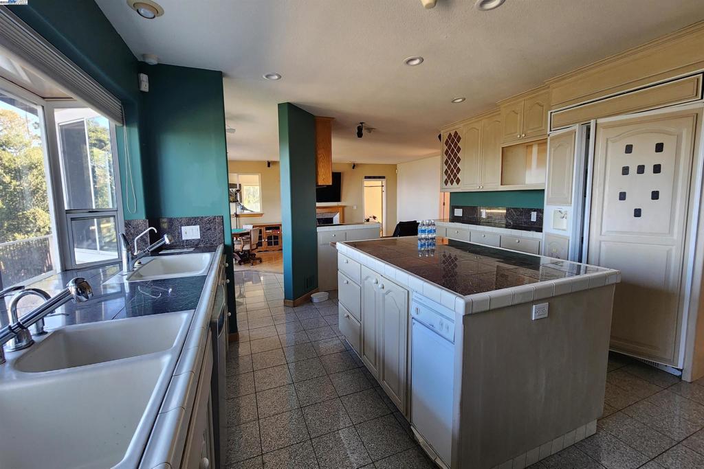 WOODSIDE HILLS - Residential