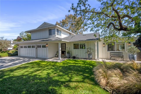 Photo of 6128 Queenridge DR, Rancho Palos Verdes, CA 90275 (MLS # SB26129252)
