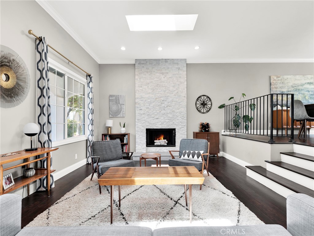 183 W Sidlee Street