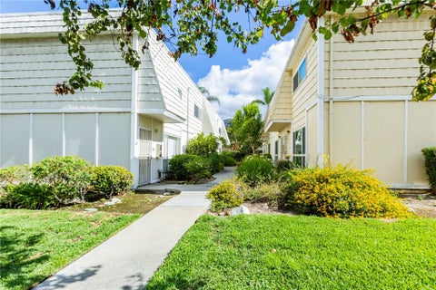 Photo of 1434 Highland Avenue #8, Duarte, CA 91010 (MLS # AR26176525)