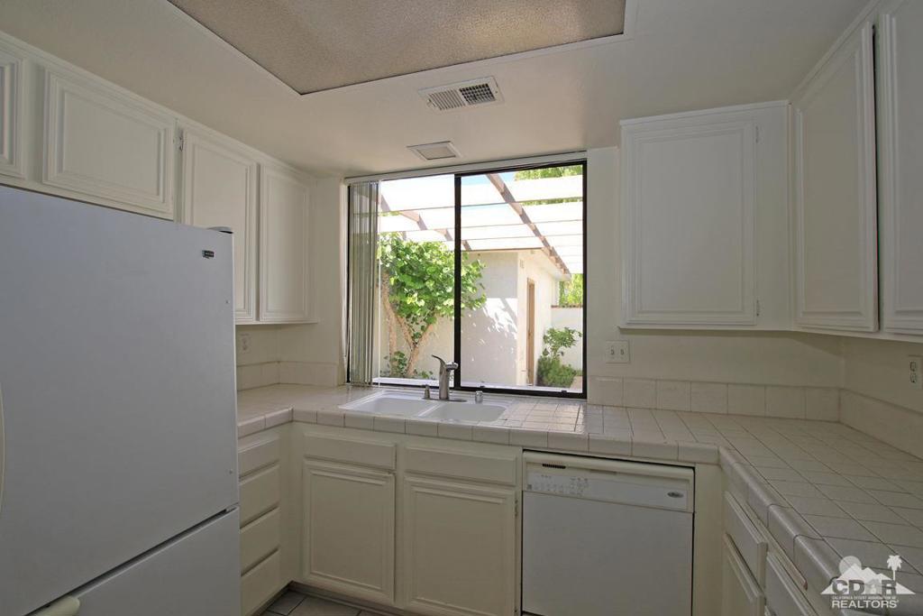 Rancho Las Palmas C. - Residential Lease