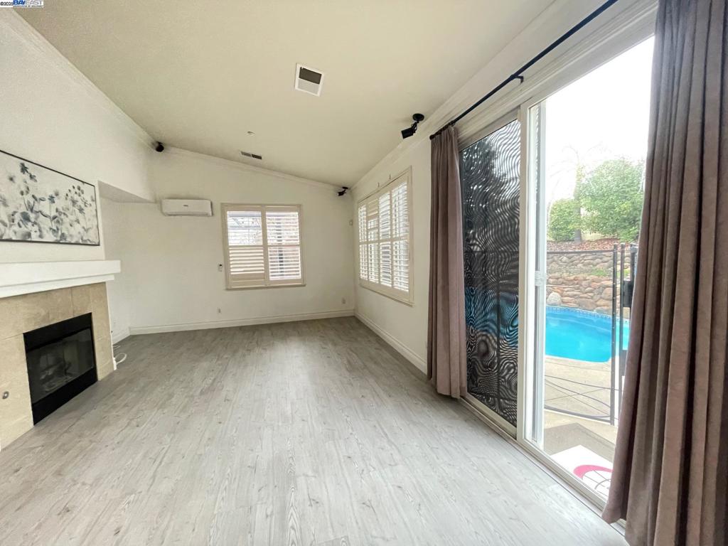 SHADOWLAES - Residential Lease