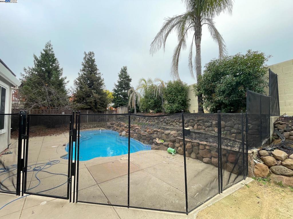 SHADOWLAES - Residential Lease