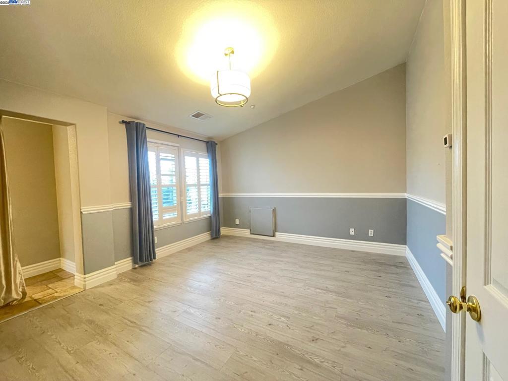 SHADOWLAES - Residential Lease