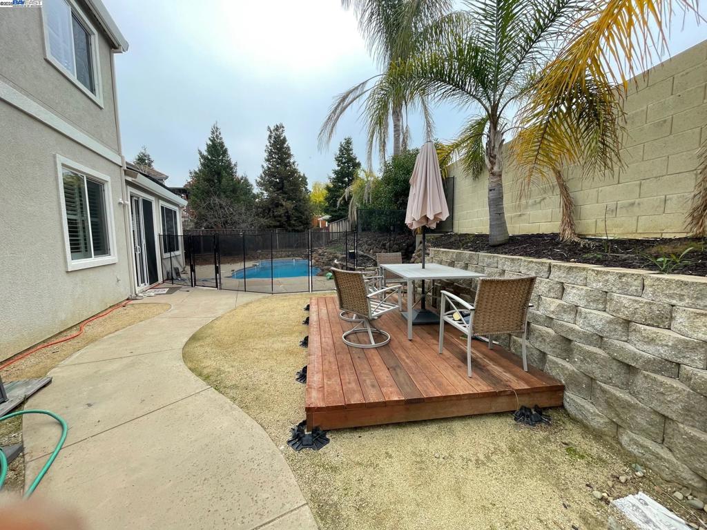 SHADOWLAES - Residential Lease