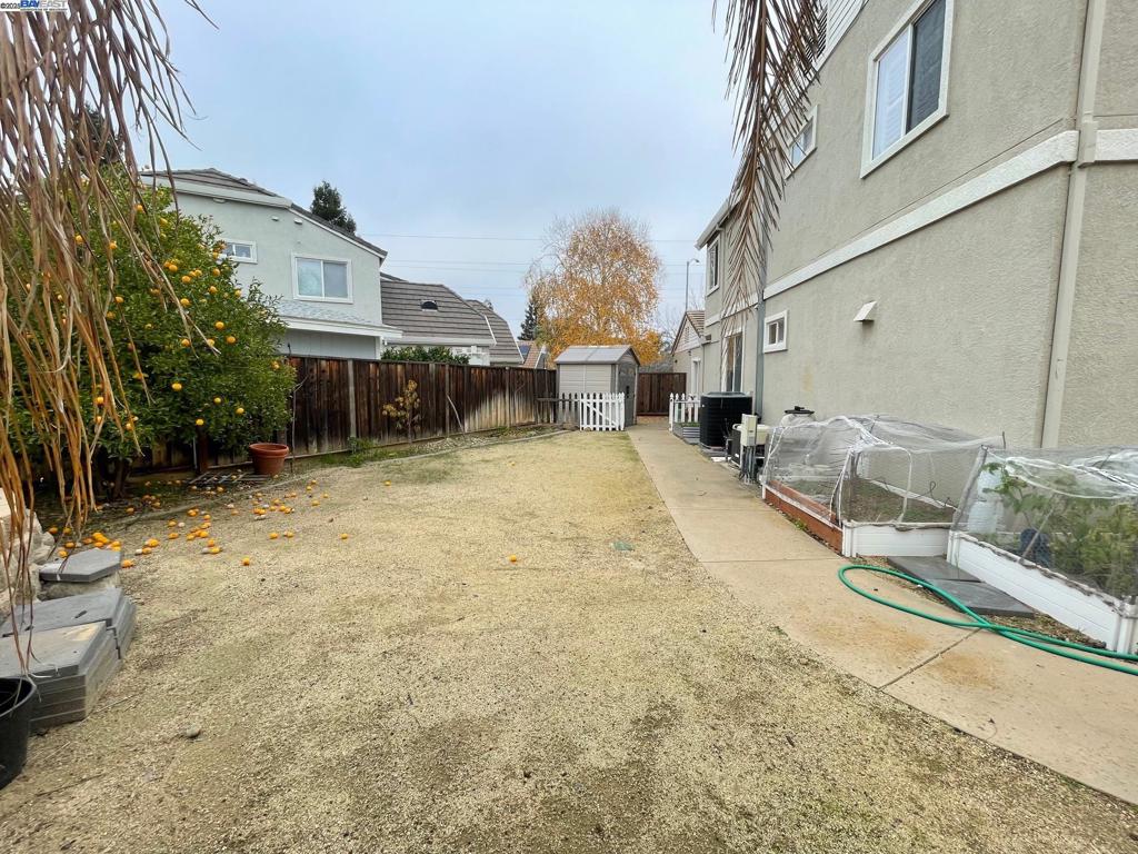 SHADOWLAES - Residential Lease