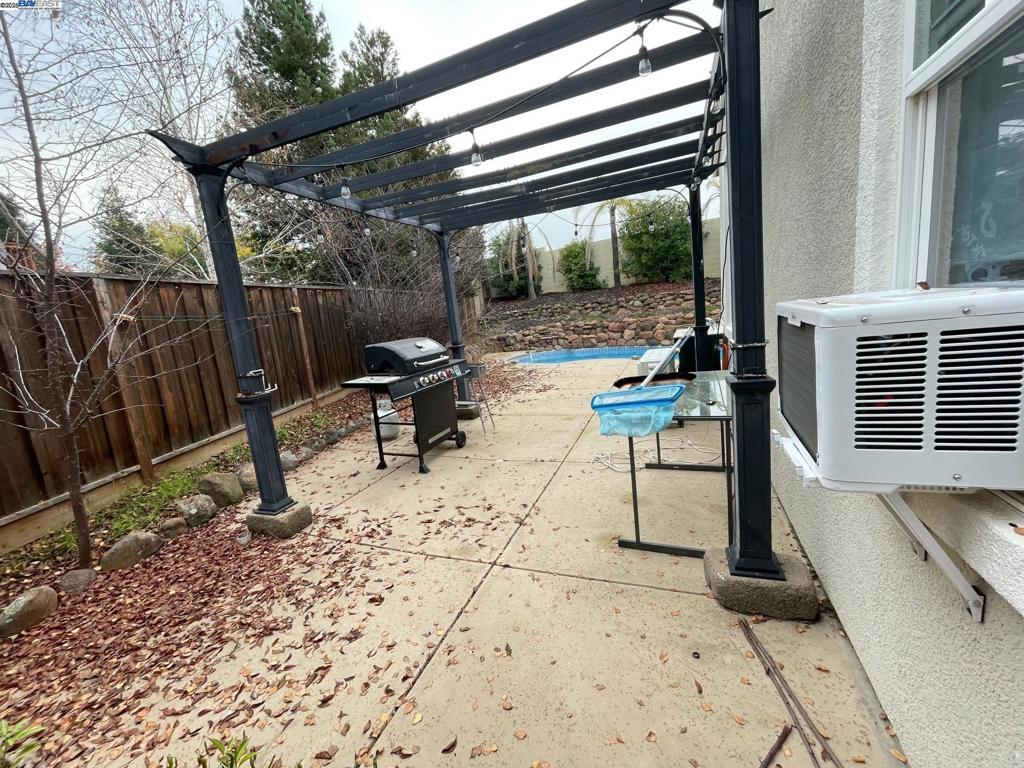 SHADOWLAES - Residential Lease