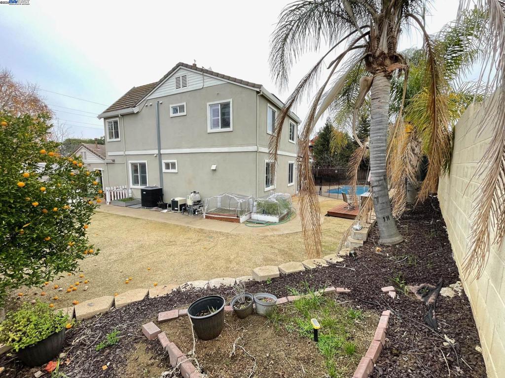 SHADOWLAES - Residential Lease