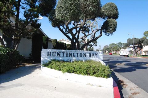 Photo of 10107 Holburn DR, Huntington Beach, CA 92646 (MLS # OC26112478)